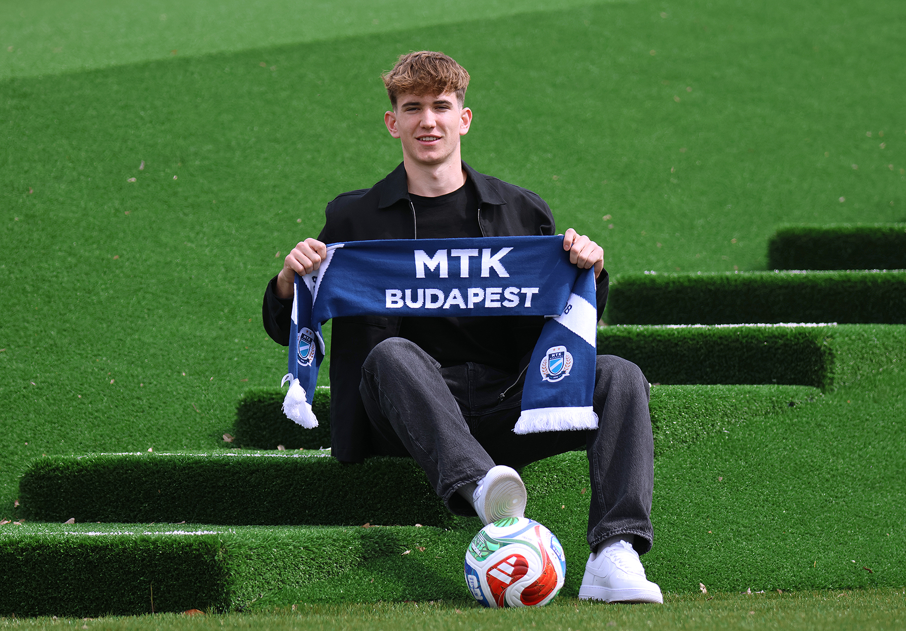 Képgaléria: Szerződést hosszabbítottunk László Krisztiánnal